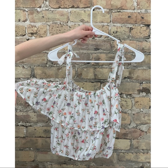 Floral shoulder-tie crop top - Picture 2 of 4